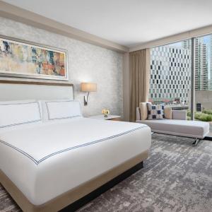 Classic King Room with City View
