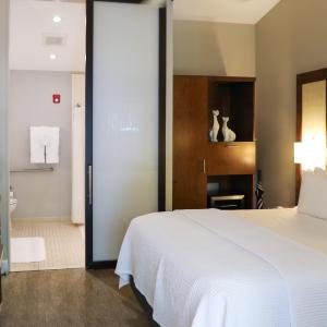 Deluxe Queen Room - Disability Access