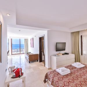 Deluxe Suite with Spa Bath