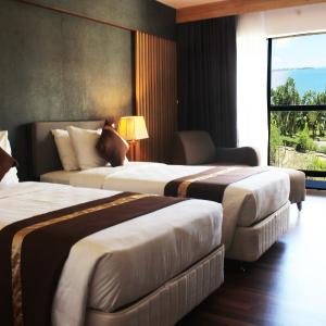 Deluxe Double or Twin Room with Free Shuttle from Nongsapura Ferry Terminal