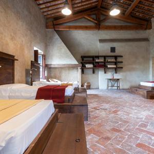 Bed in 8-Bed Mixed Dormitory Room with Shared Bathroom
