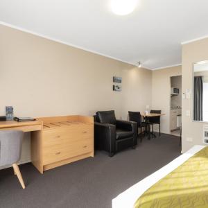 Queen Studio with Spa Bath