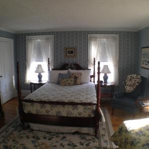 Queen Room with Twin Bed