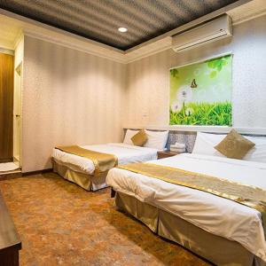 Quadruple Room with Private Bathroom