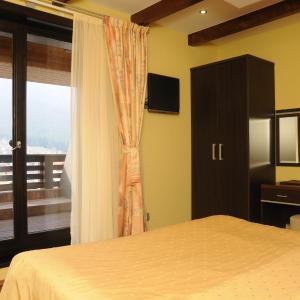 Suite with Mountain View