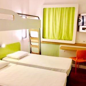 Apartment with Three Single Beds