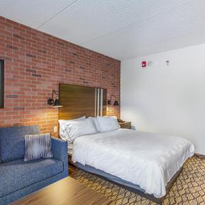 Standard King Room - Non-Smoking 