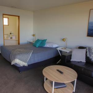 King Studio with Single Bed