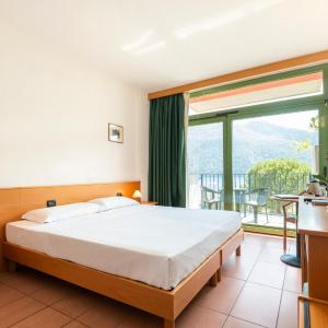 Triple Room with Lake View