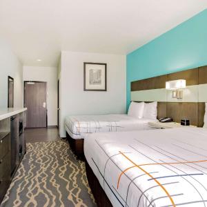 2 Queen Bed, Mobility/hearing Accessible Room, Bathtub w/ Grab Bars, Non-Smoking