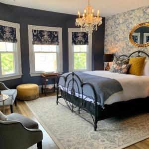 Deluxe Suite with Spa Bath