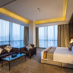 Superior King Suite