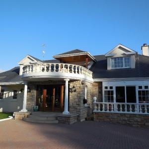 Family Room with Garden View