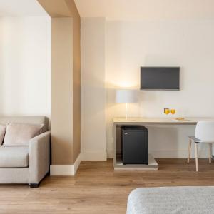 Family Room (2 Adults + 2 Children)