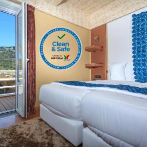 Twin Room with river and Castle View