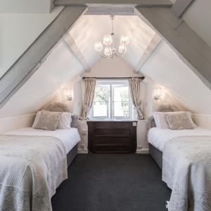 Twin Room with Garden View (Room 11)