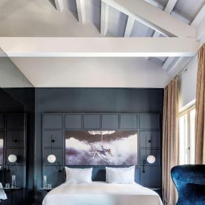 Suite with Balcony and Square View
