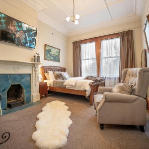 Standard Queen Room