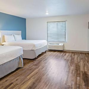 Queen Room with Two Queen Beds - Accessible/Non-Smoking 