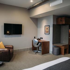 Left Wing Spa Suite