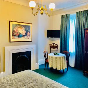 Heritage Queen Suite