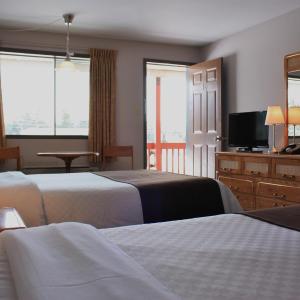 Room with One Queen and One Double Bed