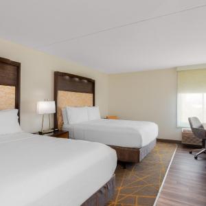 Premium Queen Room with Two Queen Beds - High Floor