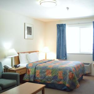 Deluxe Queen Room with Sofa Bed - Non-Smoking