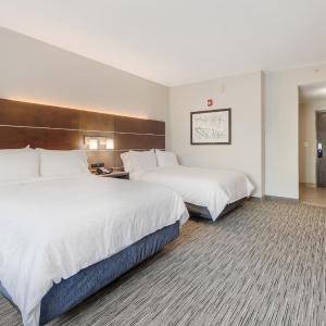 Standard Queen Room with Two Queen Beds and Tub - Communications Accessible