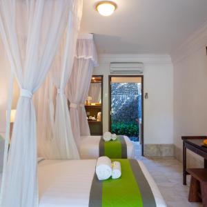 Standard Twin room with Patio