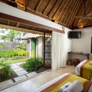 Twin Villa with Courtyard View Free 60 Minutes Balinese Massage for 1 Person