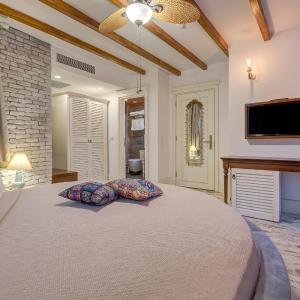Queen Room with Sea View