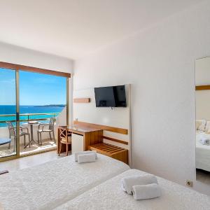 Double or Twin Room with Sea View