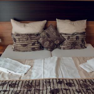 Double or Twin Room with Shared Bathroom