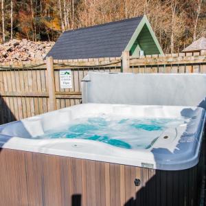 One Bed Upper Floor Apartment with Balcony and Ground Floor Hot Tub (Not Pet Friendly) Kestrel