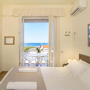  Double Room with Balcony and Sea View