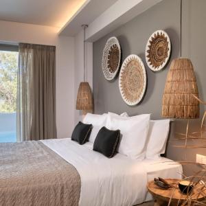 Elegant double sea view with private pool