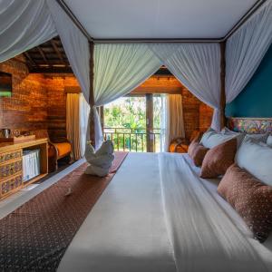 Ethnic Three-Bedroom Villa with Pool 
