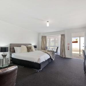Deluxe King Room - Non-Smoking