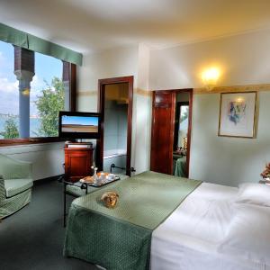 Double Room with Balcony and Lagoon View