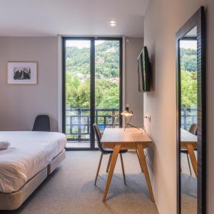 Deluxe Double Room with Terrace and Mountain View