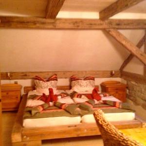 Studio (5 Adults)