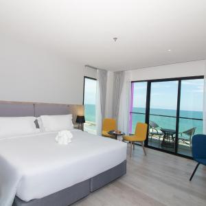 Deluxe Double or Twin Room with Sea View