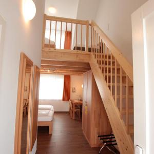 Comfort gallery room 4–5 people