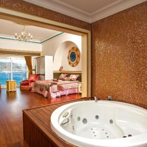 King Suite with Sea View