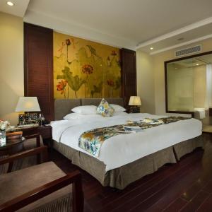 Junior Suite with Balcony