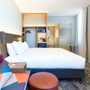 Standard King Room with Extra Floor Space - Free Breakfast