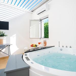King Room with Spa Bath
