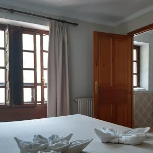 Deluxe One-Bedroom Apartment