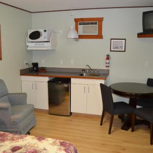 Family Room (2 Adults + 1 Child)
